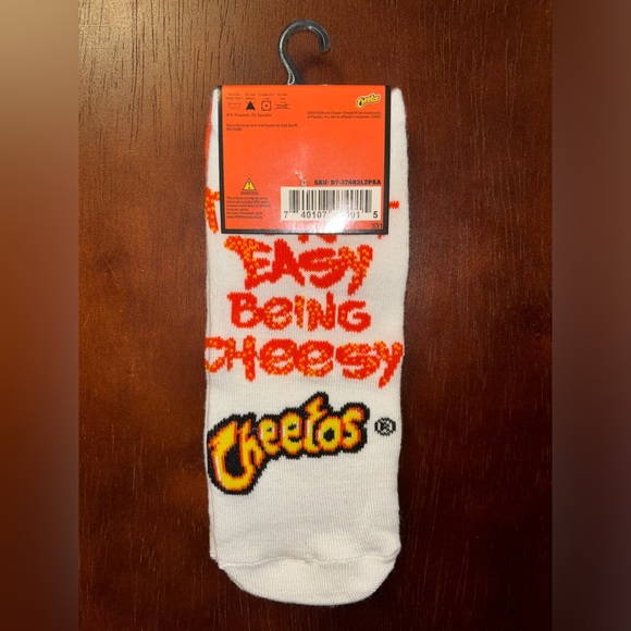 CHEETOS NOVELTY ANKLE SOCKS NWT MEN’S SHOE SIZE 6-12 - Picture 2 of 2